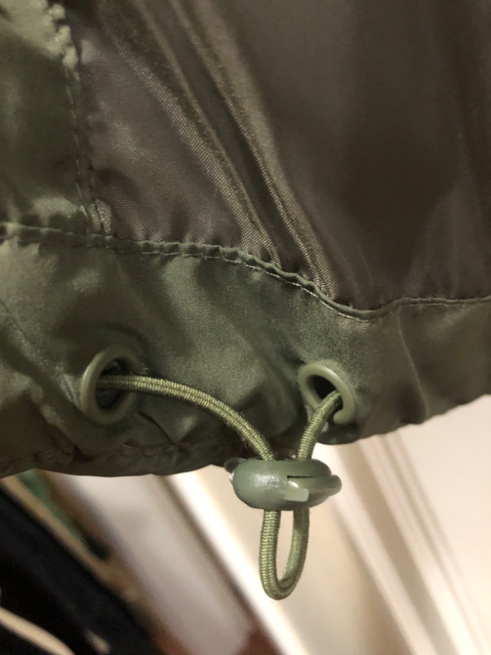 XS puffer vest olive green with zip and adjustable toggles - Picture 4 of 5